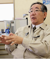 安西英男(写真)